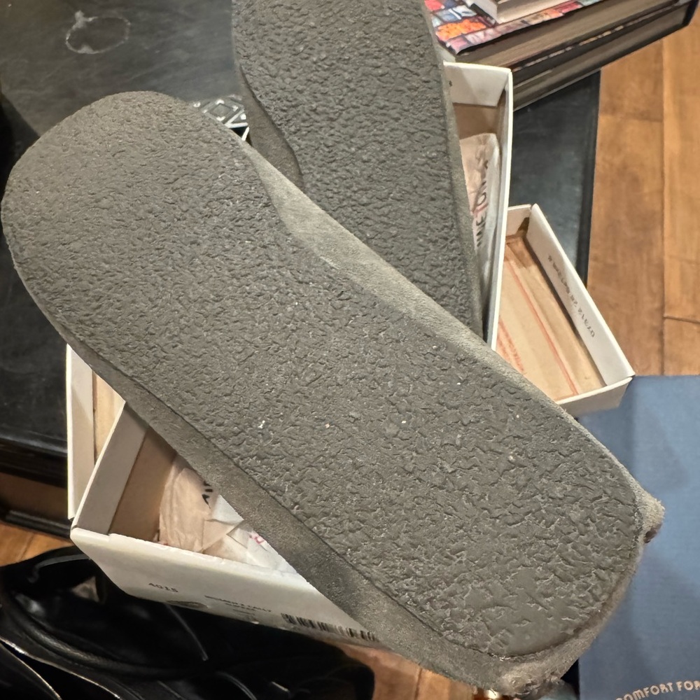 Minnetonka Women's Cally Slipper - Gray - Picture 4 of 12